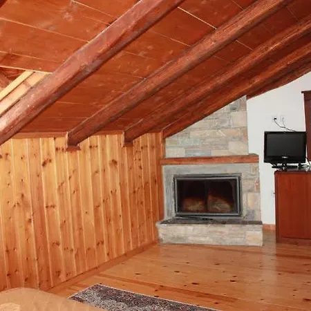 To Hani Tou Kokkini, Pelion 3*