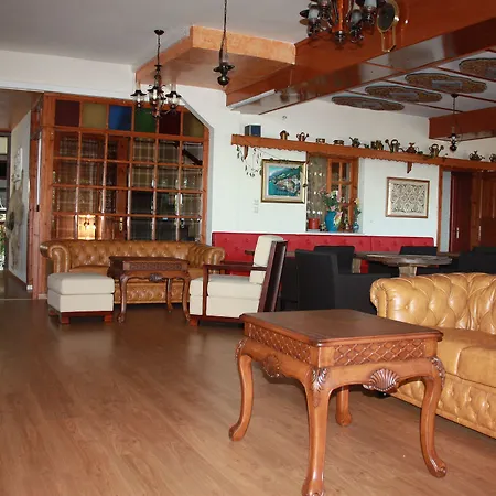 To Hani Tou Kokkini, Pelion