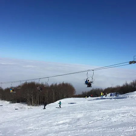 To Hani Tou Kokkini, Pelion