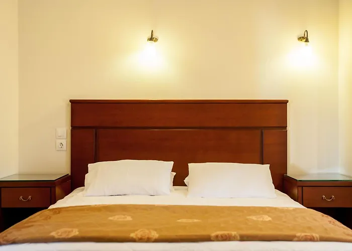 To Hani Tou Kokkini, Pelion 3*