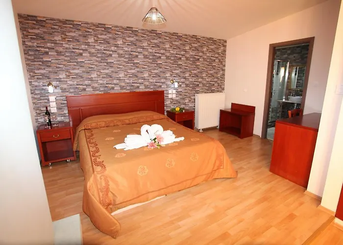 To Hani Tou Kokkini, Pelion 3*