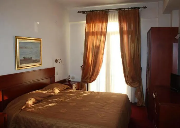 To Hani Tou Kokkini, Pelion 3*