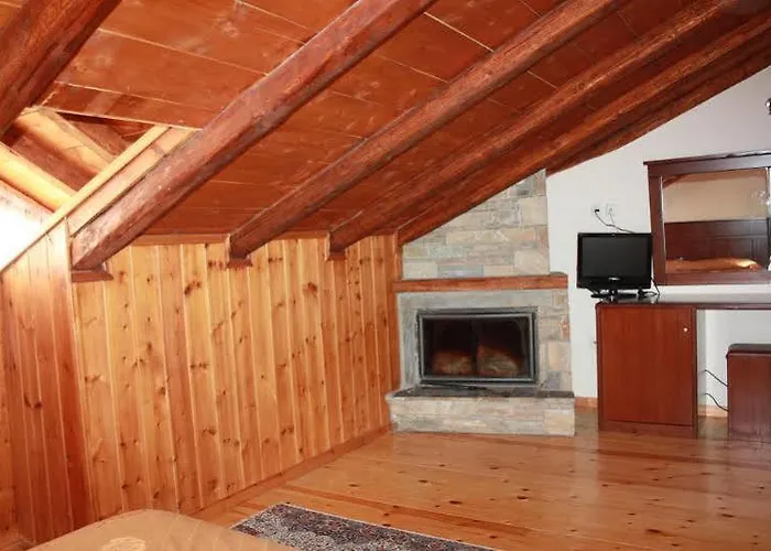 To Hani Tou Kokkini, Pelion 3*