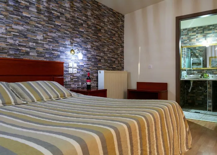 To Hani Tou Kokkini, Pelion 3*