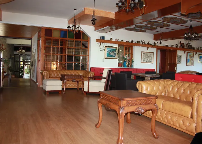 To Hani Tou Kokkini, Pelion